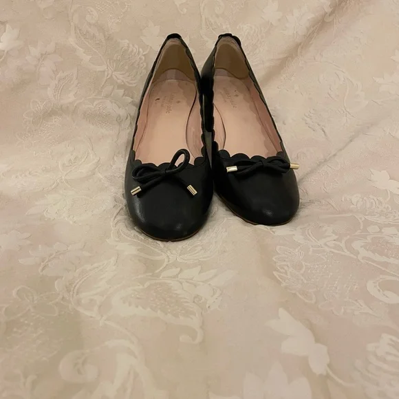 Kate Spade Yasmin leather scallop pump black leather 9 - Picture 3 of 5